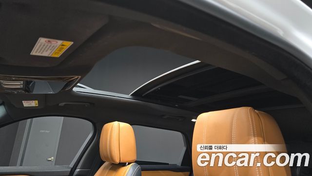 Land Rover Range Rover Velar 2018 — photo 19