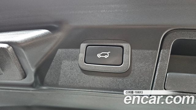 Land Rover Range Rover Velar 2018 — photo 20