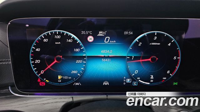 Mercedes-Benz E-Class 2021 — photo 11