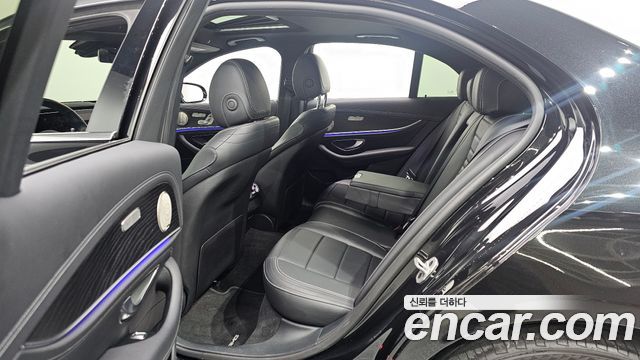 Mercedes-Benz E-Class 2021 — photo 17