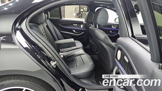 Mercedes-Benz E-Class 2021 — photo 24