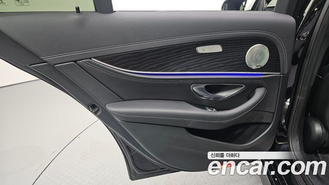Mercedes-Benz E-Class 2021 — photo 15