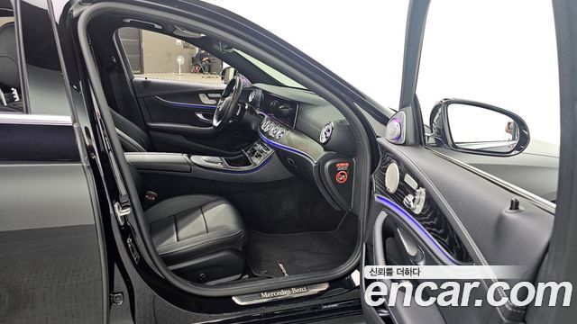 Mercedes-Benz E-Class 2021 — photo 16