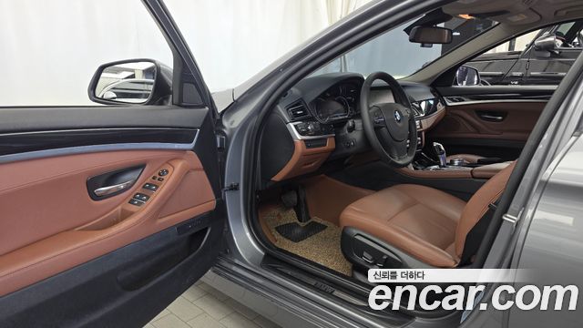 BMW 5-Series 2015 — photo 10