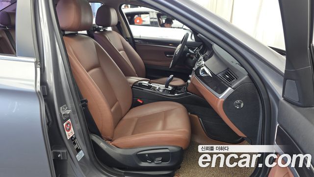 BMW 5-Series 2015 — photo 11
