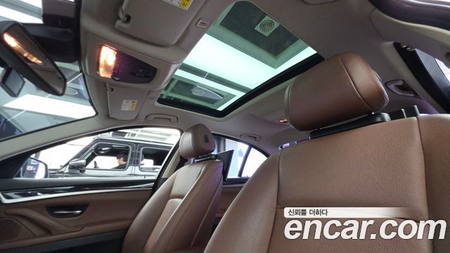 BMW 5-Series 2015 — photo 18