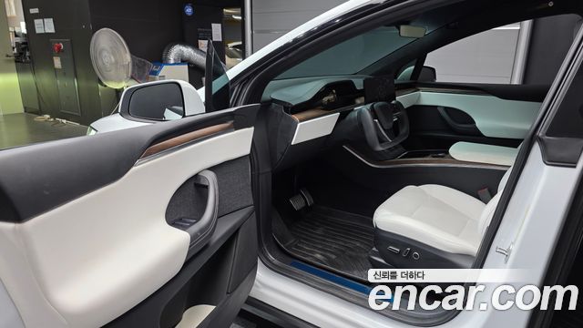 Tesla Model X 2024 — photo 13