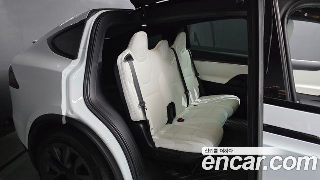 Tesla Model X 2024 — photo 17