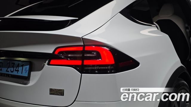 Tesla Model X 2024 — photo 9
