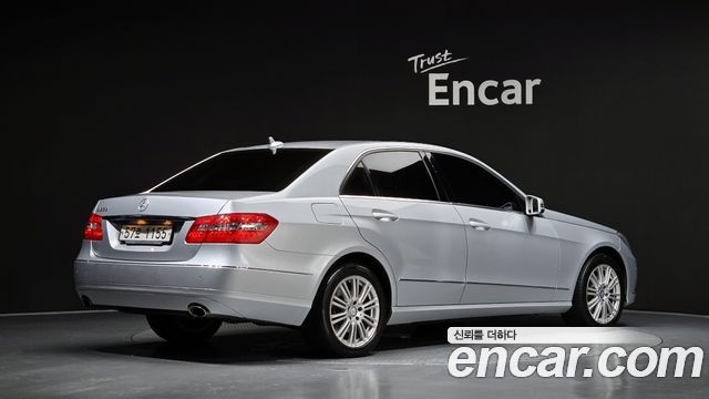 Mercedes-Benz E-Class 2011 — photo 2