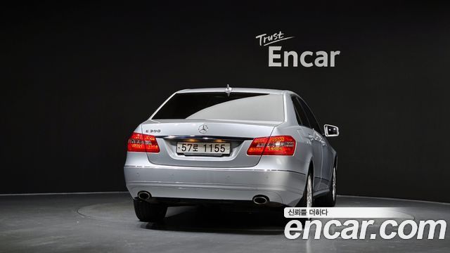 Mercedes-Benz E-Class 2011 — photo 4