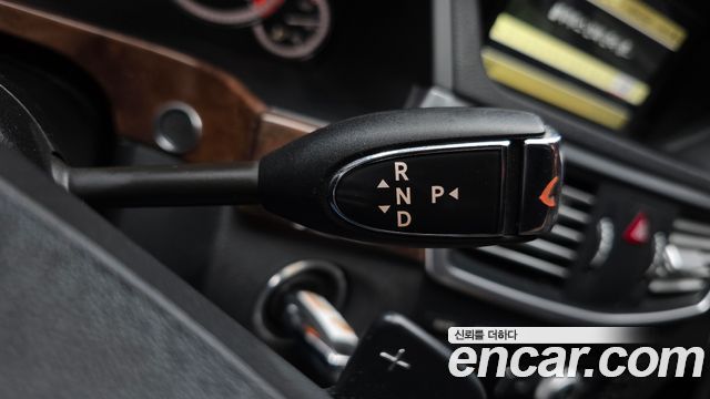 Mercedes-Benz E-Class 2011 — photo 9