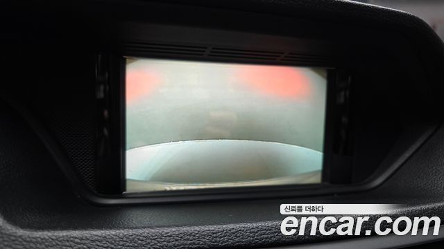 Mercedes-Benz E-Class 2011 — photo 15