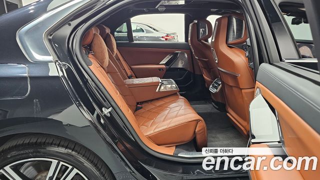 BMW 7-Series 2023 — photo 17