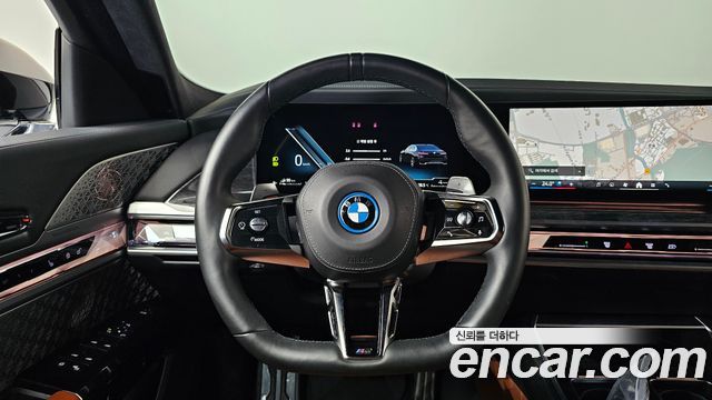 BMW 7-Series 2023 — photo 18
