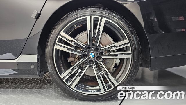 BMW 7-Series 2023 — photo 7