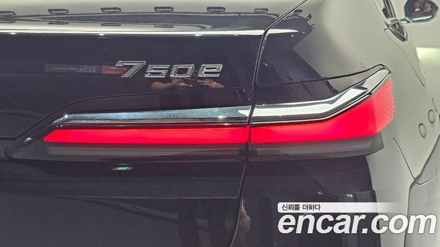 BMW 7-Series 2023 — photo 9
