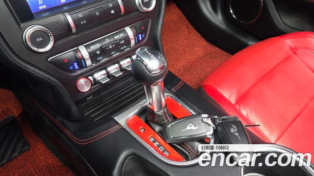 Ford Mustang 2021 — photo 9