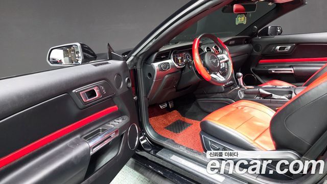 Ford Mustang 2021 — photo 11