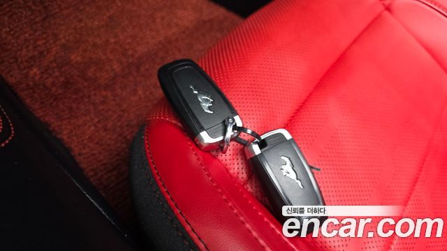 Ford Mustang 2021 — photo 18