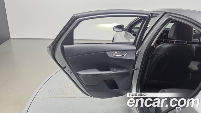 Kia K3 2022 — photo 15