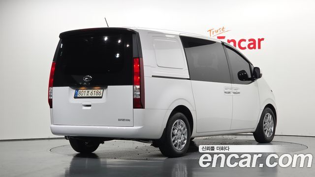 Hyundai Staria 2022 — photo 2