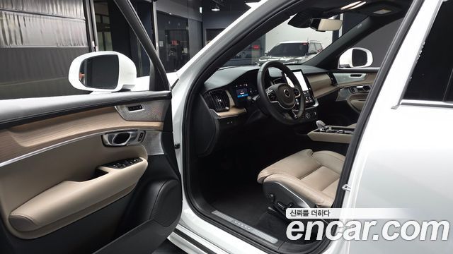 Volvo XC90 2025 — photo 13