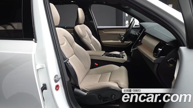 Volvo XC90 2025 — photo 17