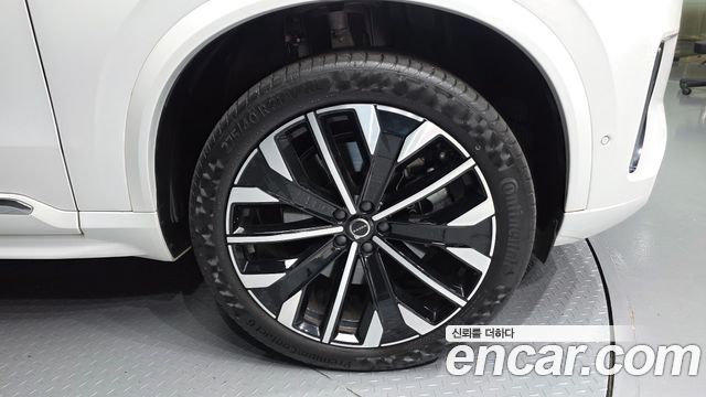 Volvo XC90 2025 — photo 7