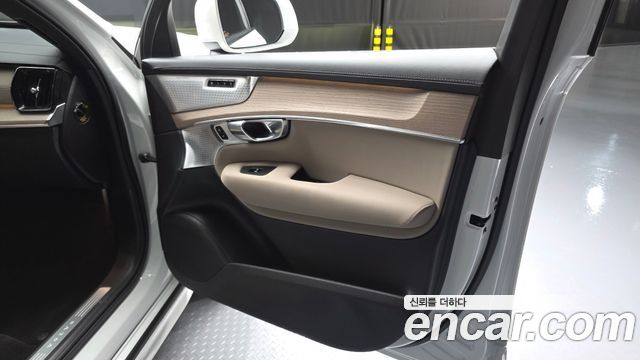 Volvo XC90 2025 — photo 14