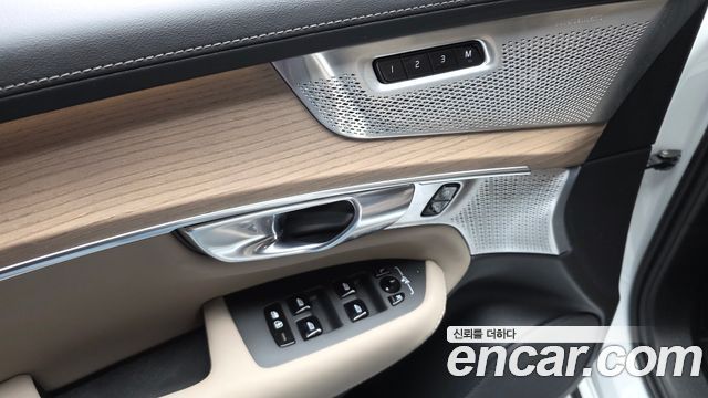 Volvo XC90 2025 — photo 31