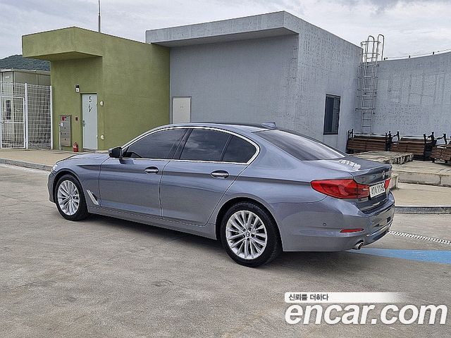 BMW 5-Series 2018 — photo 2