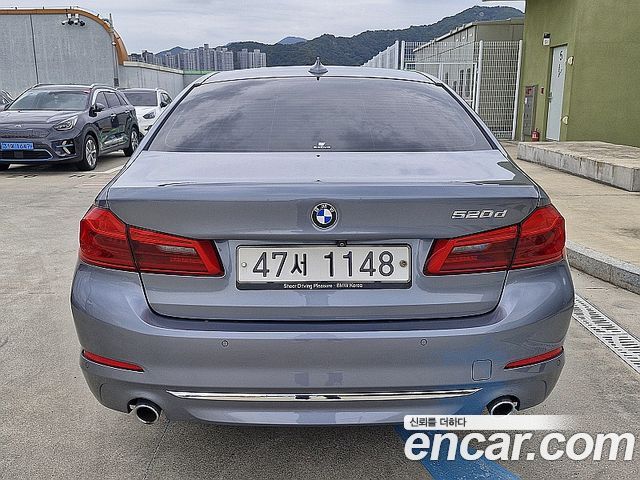 BMW 5-Series 2018 — photo 4