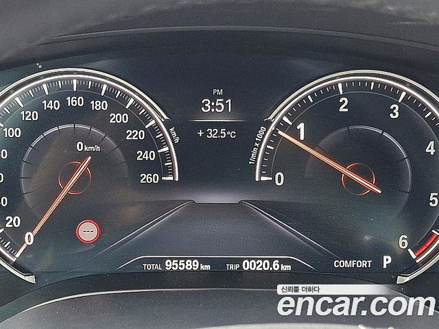 BMW 5-Series 2018 — photo 8