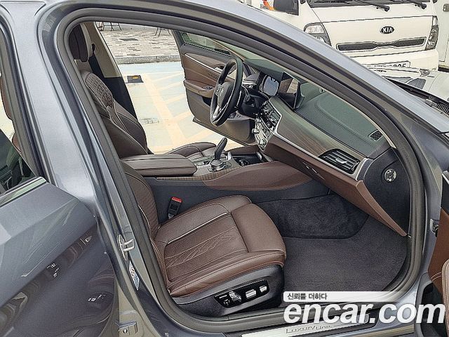 BMW 5-Series 2018 — photo 11