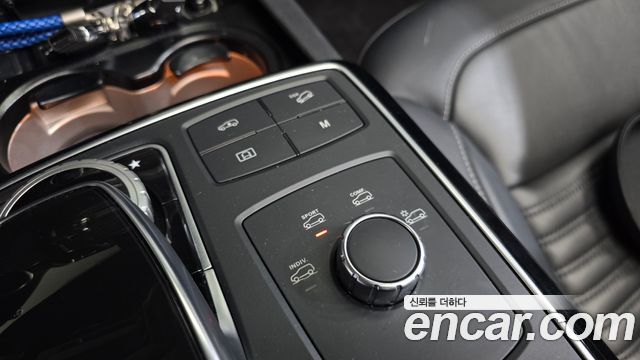 Mercedes-Benz GLE-Class 2017 — photo 18