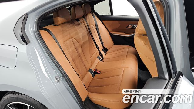 BMW 3-Series 2025 — photo 17