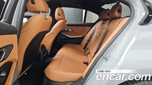 BMW 3-Series 2025 — photo 18