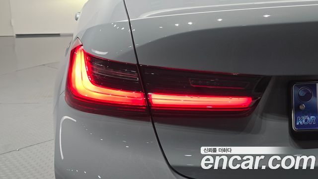 BMW 3-Series 2025 — photo 9