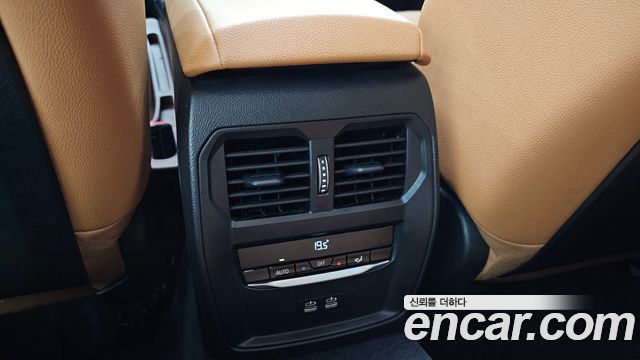 BMW 3-Series 2025 — photo 34