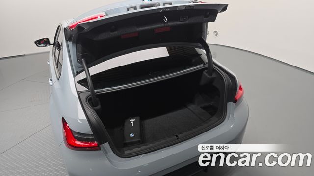 BMW 3-Series 2025 — photo 35