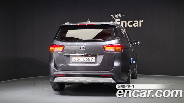 Kia Canival 2017 — photo 4