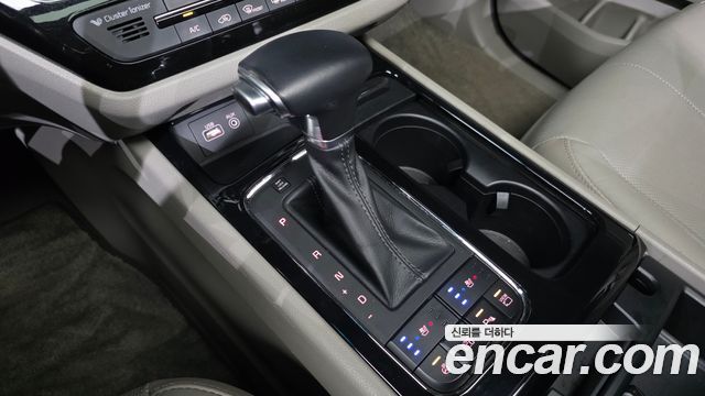 Kia Canival 2017 — photo 9
