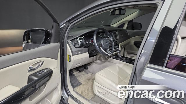 Kia Canival 2017 — photo 10