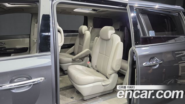 Kia Canival 2017 — photo 11
