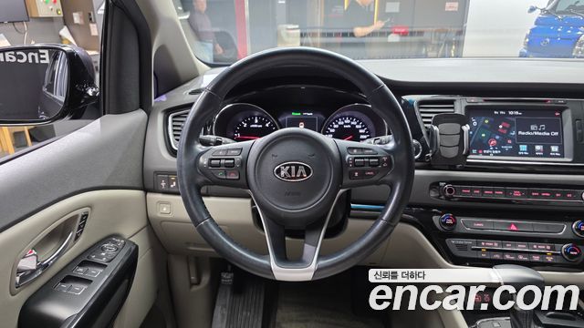 Kia Canival 2017 — photo 13