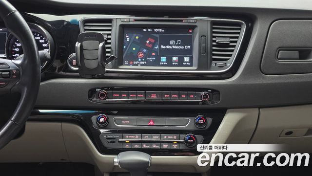 Kia Canival 2017 — photo 18