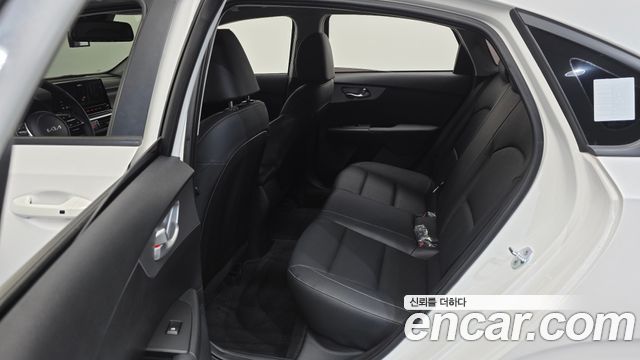 Kia K3 2022 — photo 12