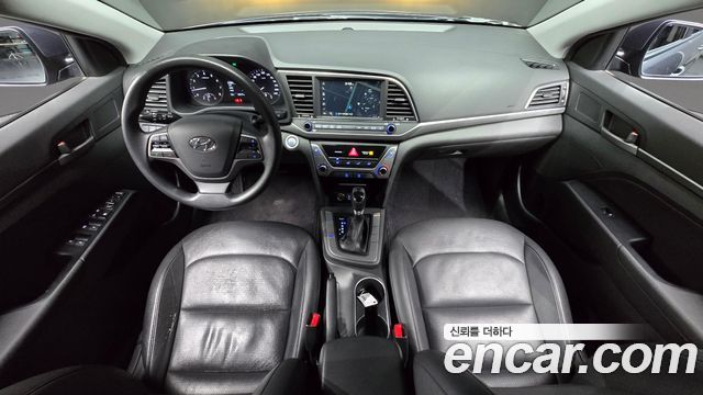 Hyundai AVANTE 2018 — photo 10