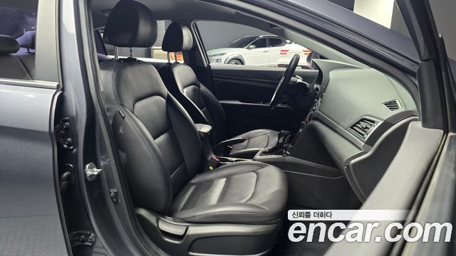 Hyundai AVANTE 2018 — photo 13